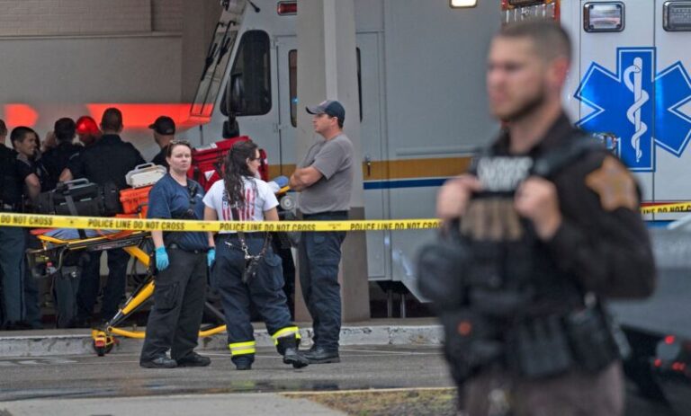 Cancillería confirma que dos salvadoreños fallecieron en el tiroteo en Greenwood, Indiana