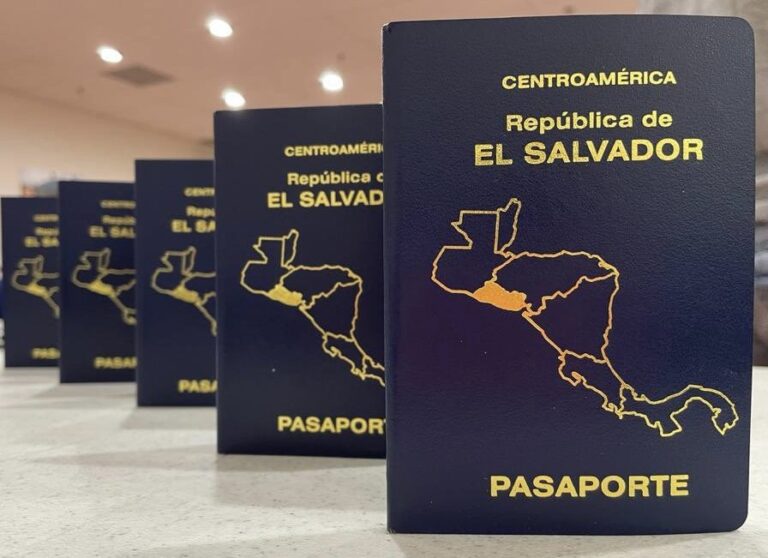 Gobierno ha entregado más de 2.2 millones de pasaportes a salvadoreños en el exterior