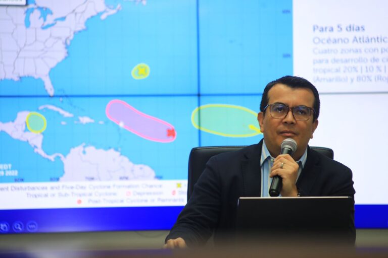El Salvador se verá afectado con lluvias por sistema de baja presión sobre Honduras