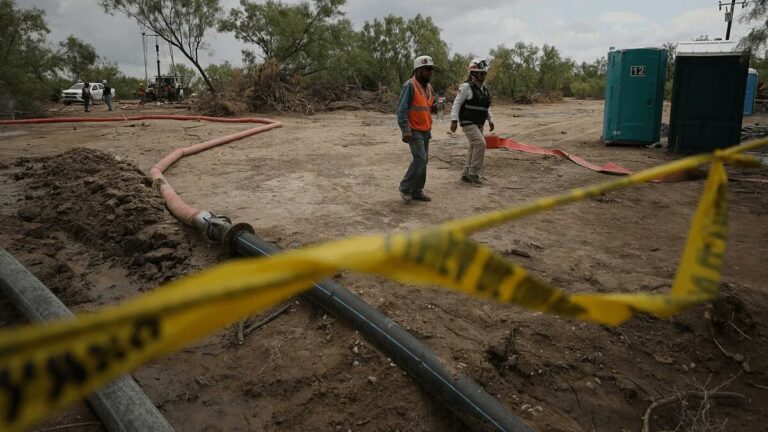 Autoridades de México prevén rescatar en seis meses a los diez mineros atrapados en Coahuila