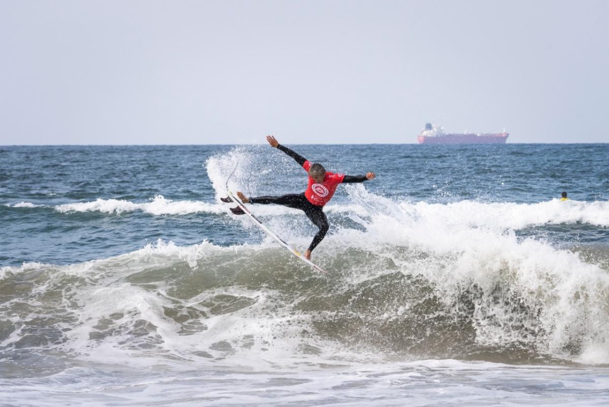 Las estrellas del surf mundial brillan en Huntington Beach