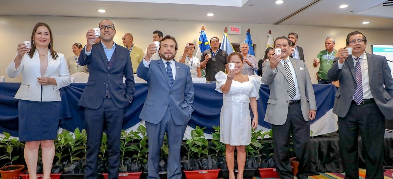 GOES reconoce al mejor café salvadoreño con el certamen Taza de Excelencia 2022