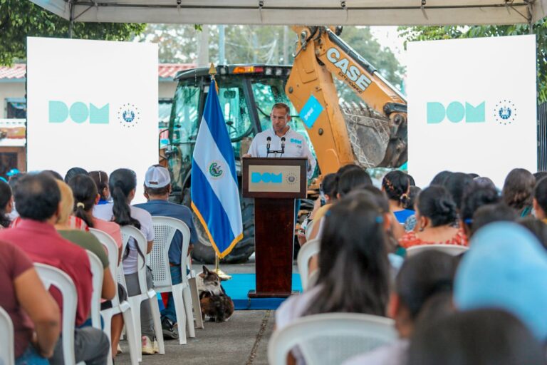 DOM inicia obras de rehabilitación de las calles de San Cristóbal, Cuscatlán