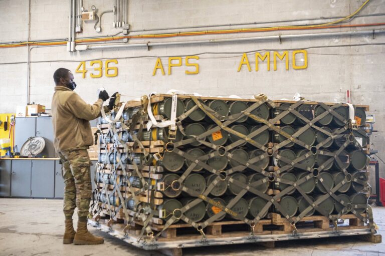 EEUU enviará un nuevo paquete de ayuda militar a Ucrania valorado en  $400 millones
