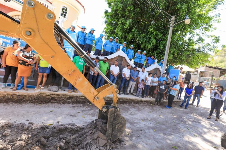 DOM inicia obras de reparación vial en Las Vueltas, Chalatenango