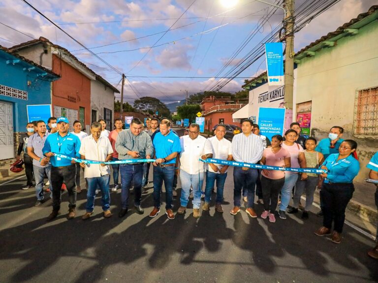 DOM entrega obras de reparación de las calles en Zacatecoluca, La Paz