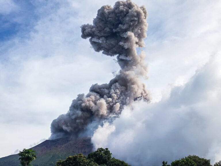 Protección Civil emite Alerta Verde por incremento de actividad del volcán Chaparrastique