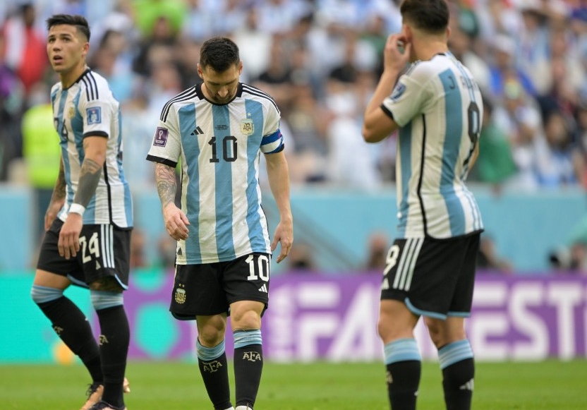 La Argentina de Messi inicia el mundial con una sorprendente derrota ante Arabia Saudita (1-2)