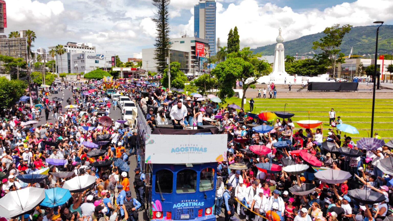 Las calles de San Salvador se llenan de color y diversión con el ...