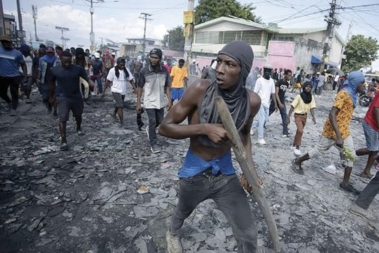 Más de 50 mil personas huyen de Puerto Príncipe (Haití) en tres semanas por  el aumento de la violencia -