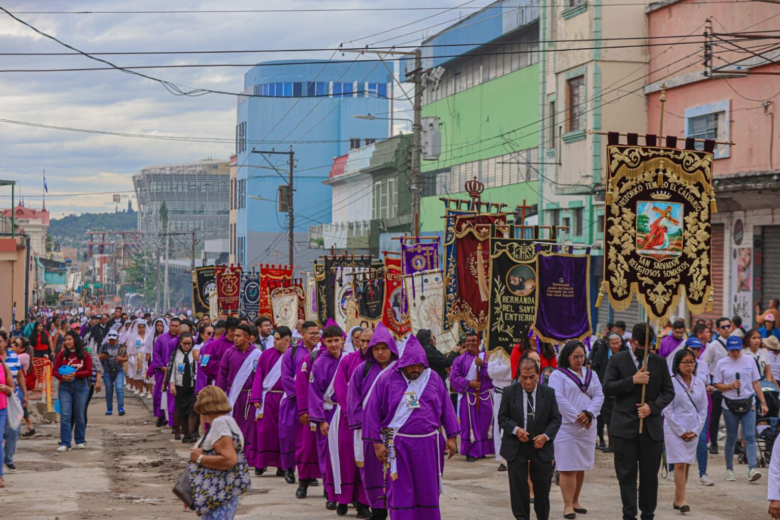 Miles participaron en la Transfiguración del Divino Salvador del Mundo