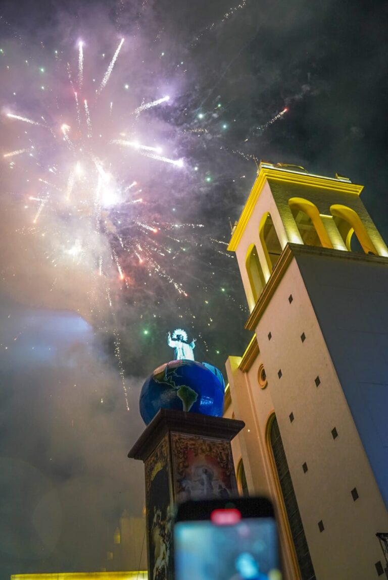 Miles participaron en la Transfiguración del Divino Salvador del Mundo